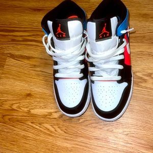 Air Jordan 1 Mid Se  grade school 7